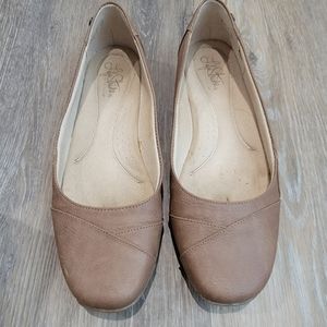 Lifestride flats, tan, size 9.5